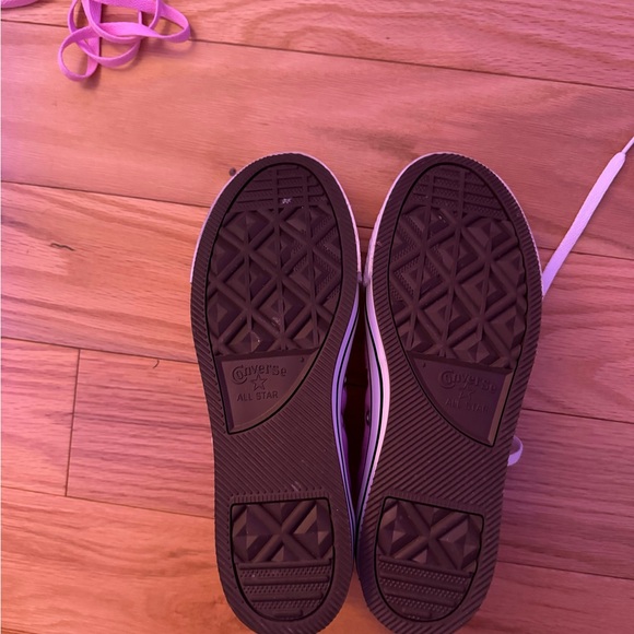 Purple converse sneakers - Picture 2 of 4